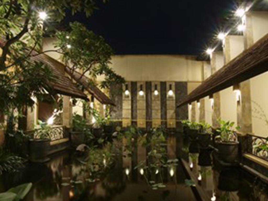 Lotus Garden Hotel By Waringin Hospitality Kediri  Eksteriør bilde